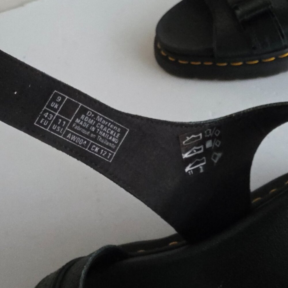 Doc Marten's Romi Crackle black leather sandals - Picture 9 of 12